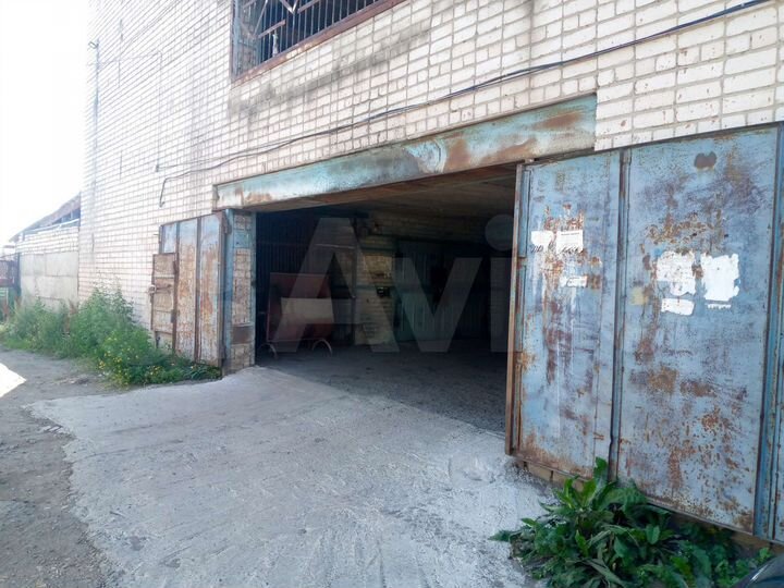 Гараж, > 30 м²