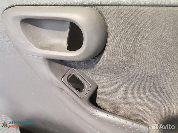 Обшивка двери передняя правая Opel Corsa C рест