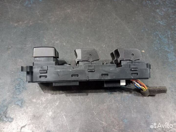 Кнопка стеклоподъемников Suzuki Kizashi RE