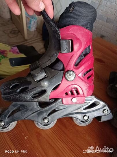 Роликовые коньки и скейтборд