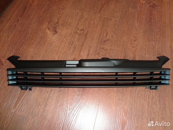 Решетка облицовки радиатора 