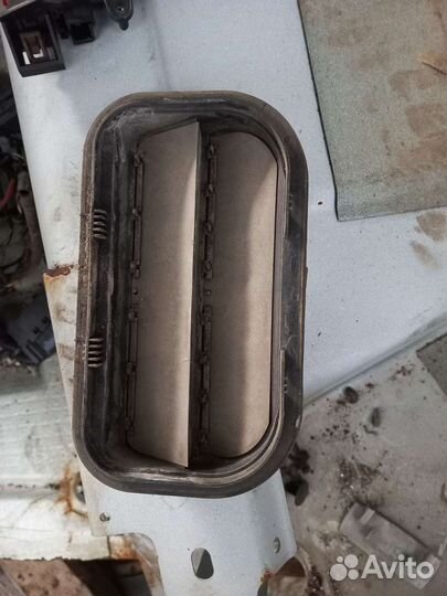 Вентиляция багажника Ford Focus 2 2008 седан