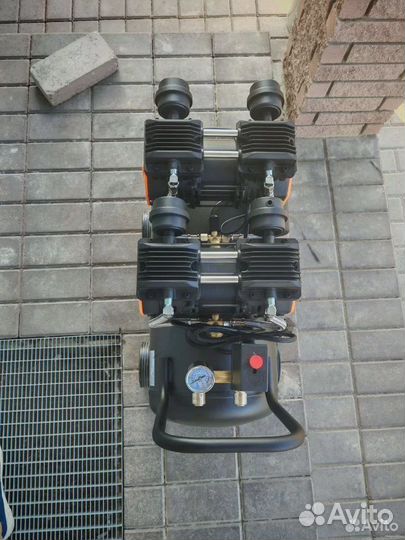 Компрессор безмасляный Centurion