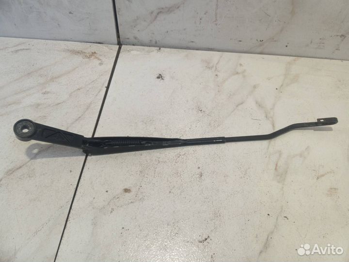 Поводок стеклоочистителя левый LADA Kalina 2012