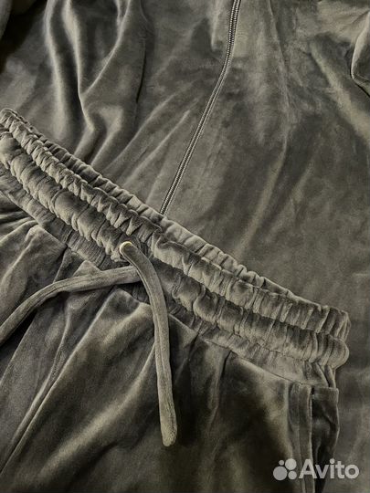 Костюм женский новый 48