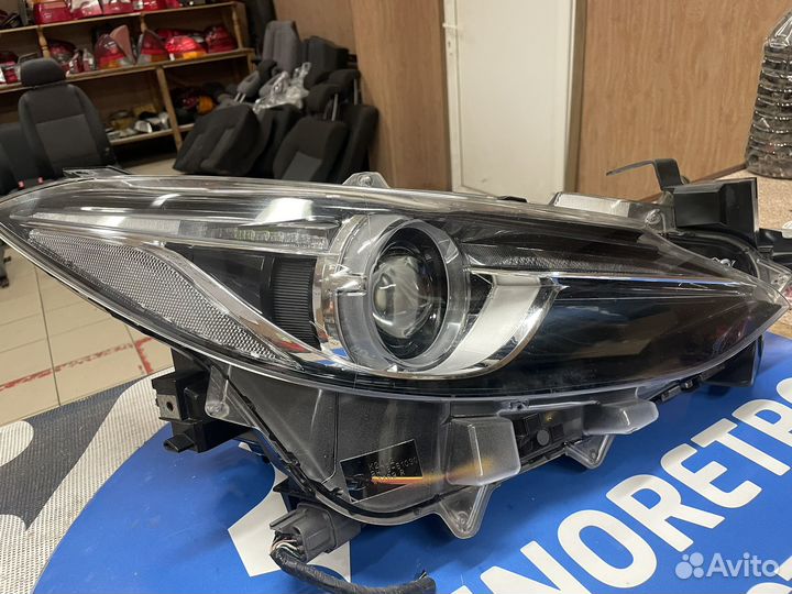 Фара правая Mazda Mazda 3 BM BHN351030 ксенон