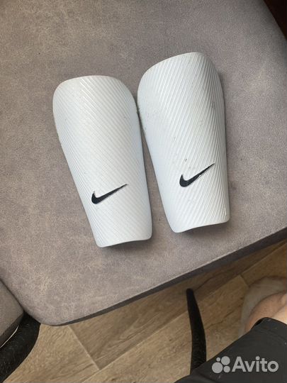 Щитки футбольные nike