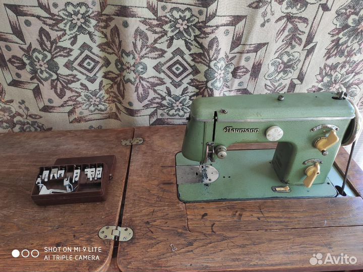 Швейная машина Naumann в рабочем состоянии с инстр