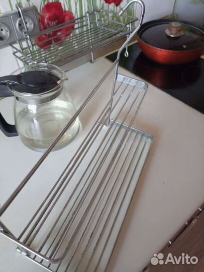 Металлические полочки для специй на кухне