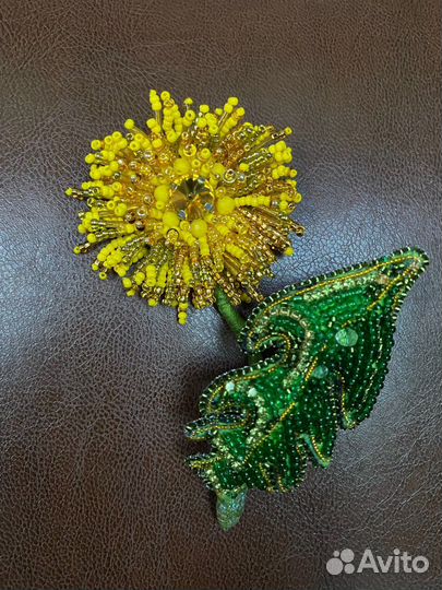 Брошь из бисера