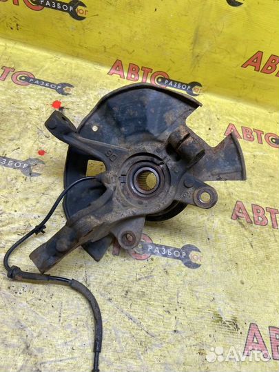 Поворотный кулак передний правый Mazda Mazda2