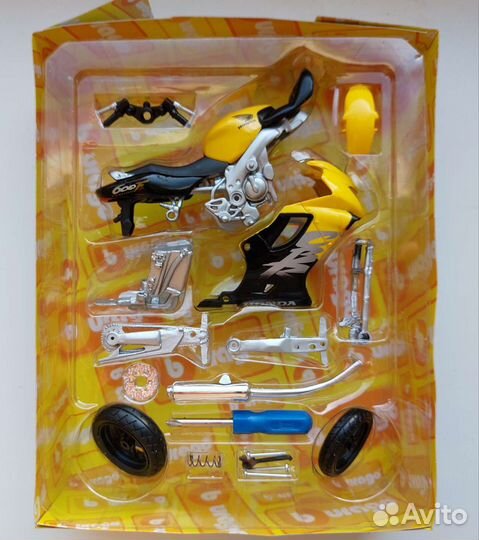 Сборная модель мотоцикла Honda CBR600 1:18