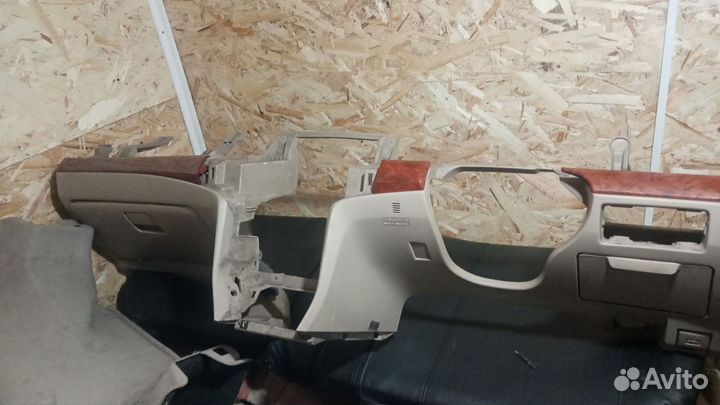 Панели и облицовка салона Toyota Premio ZZT240