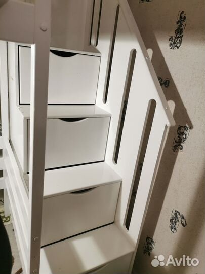 Детская кровать чердак домик с лестницей комодом