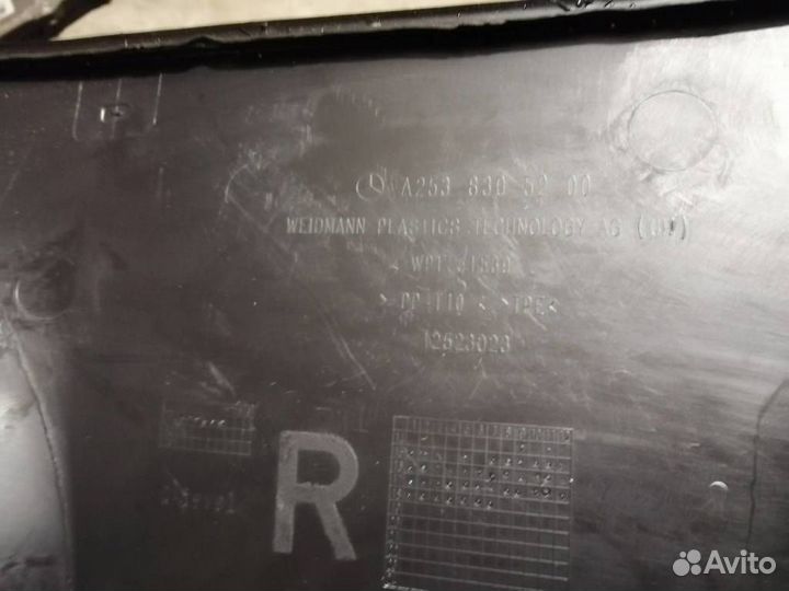 Накладка моторного отсека правая Mercedes-Benz GL