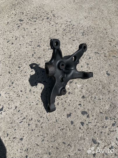 Кулак поворотный левый BMW 3-series E36