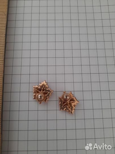 Серьги гвоздики с янтарем