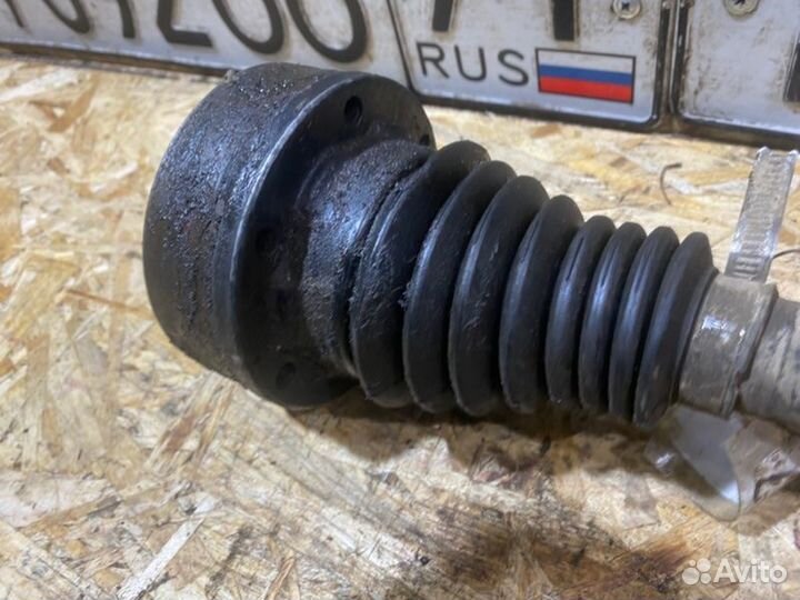 Привод левый Skoda Octavia лифтбек 1.8 1997