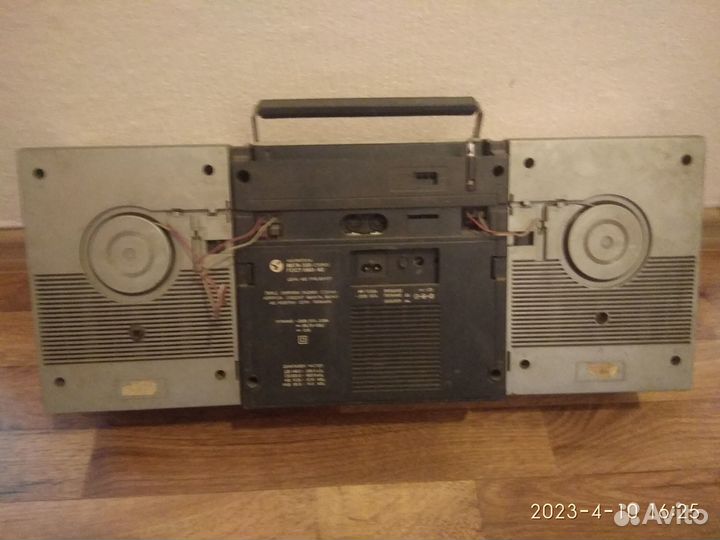 Носимый кассетный магнитофон Вега 335