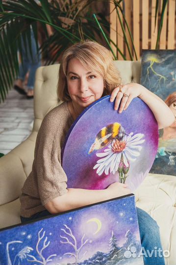 Картина маслом на холсте шмель на цветке