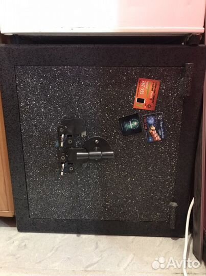 Сейф металлический