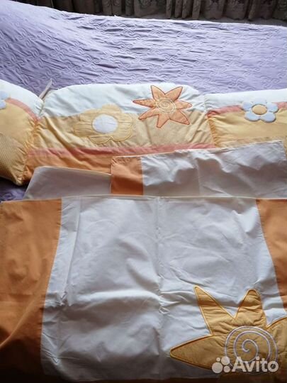 Бортики в кроватку и комплект белья