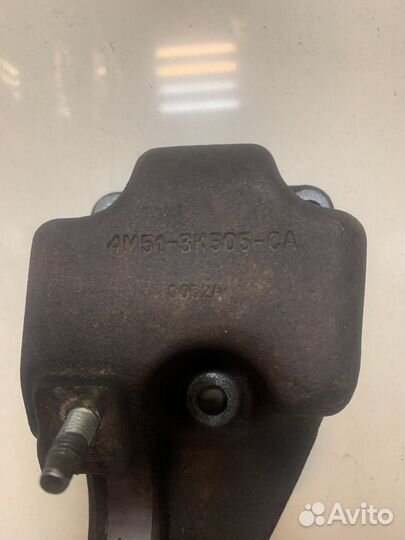 Кронштейн крепления подвесного подшипника Ford 1.8