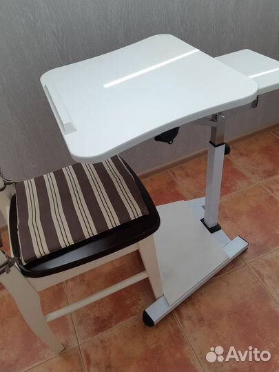 Столик для ноутбука