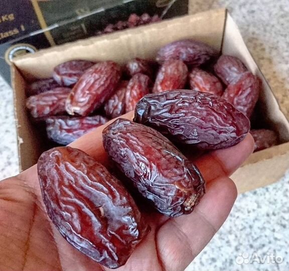 Финики очень крупные. Израиль