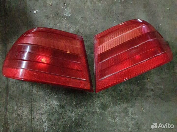 Задний правый фонарь мерседес w210