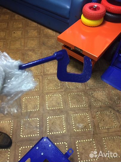 Тележка с ручкой для перевозки ящиков и тары