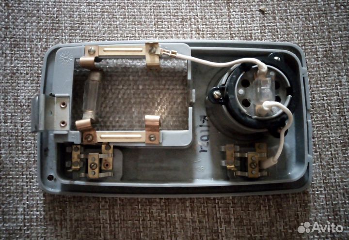 Светильник салона автомобиля