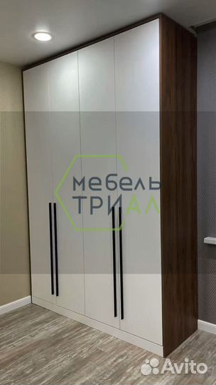 Распашной шкаф