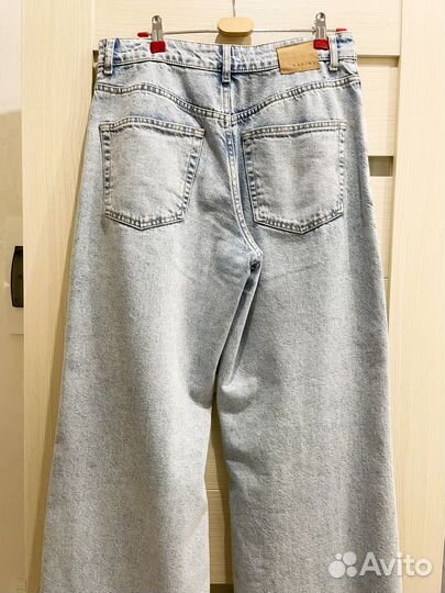 Джинсы широкие