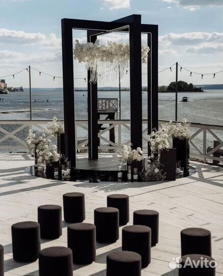 Аренда стульев и пуфиков