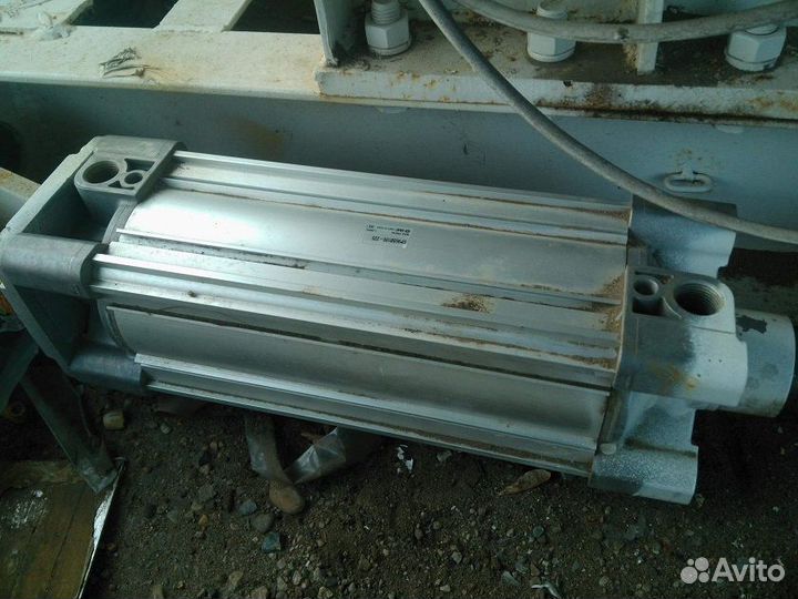 Пневмоцилиндр ср96SB100-225