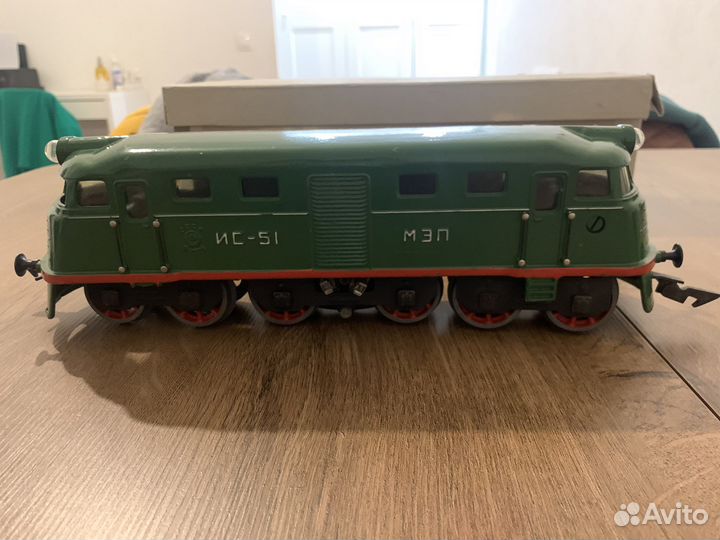 Электрический локомотив ис-51