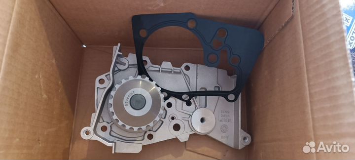 Помпа renault logan, megane, LADA largus 16v