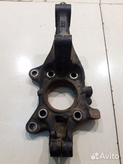 Поворотный кулак (передний, правый)