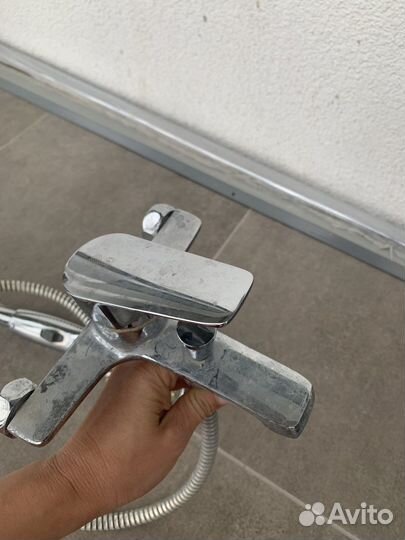 Смеситель для ванны с лейкой