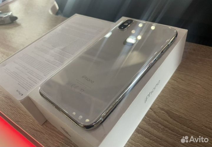 iPhone X, 64 ГБ