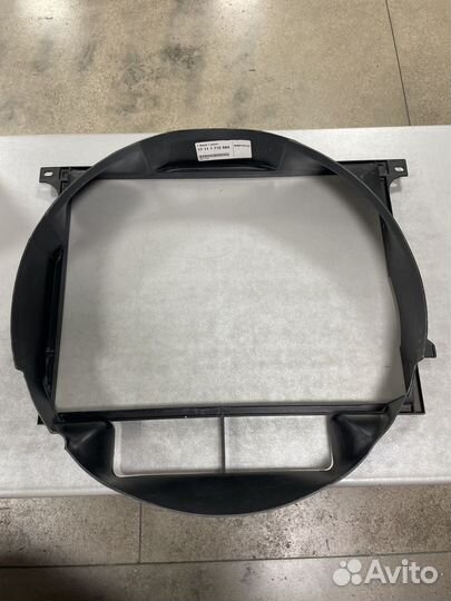 Кожух вентилятора двигателя