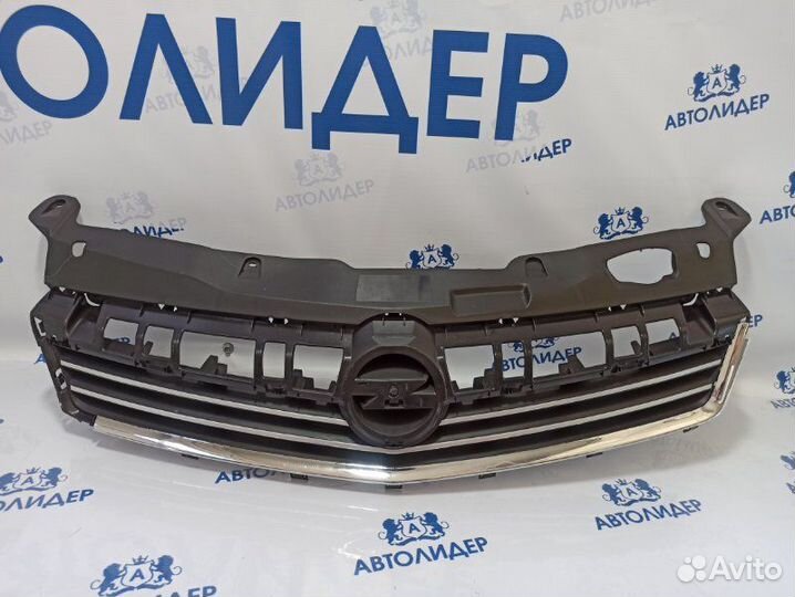 Решетка радиатора Opel Astra H Z16XER 2008