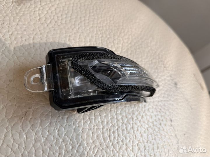 Повторитель правого зеркала Lexus NX 200 300