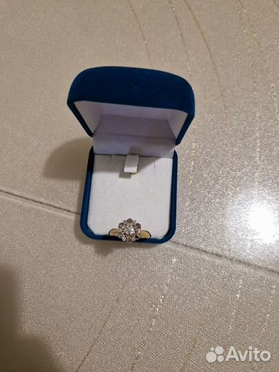 Кольцо с бриллиантом мелки 11ш