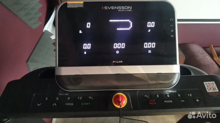 Электрическая беговая дорожка с амортизацией и кар