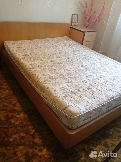 Кровать двухспальная с матрасом бу 140 190
