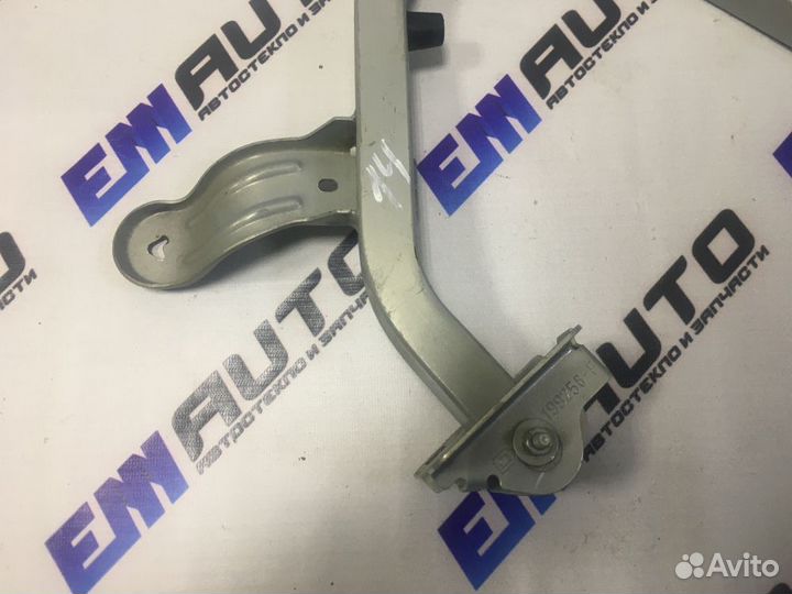 Петля крышки багажника левая Рено Логан