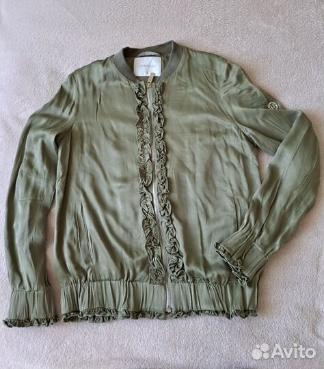 Ветровка женская