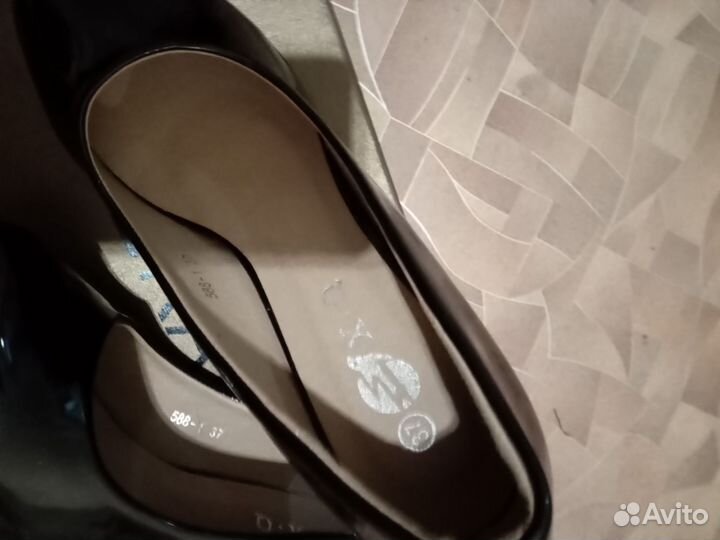 Черные лаковые туфли 37р